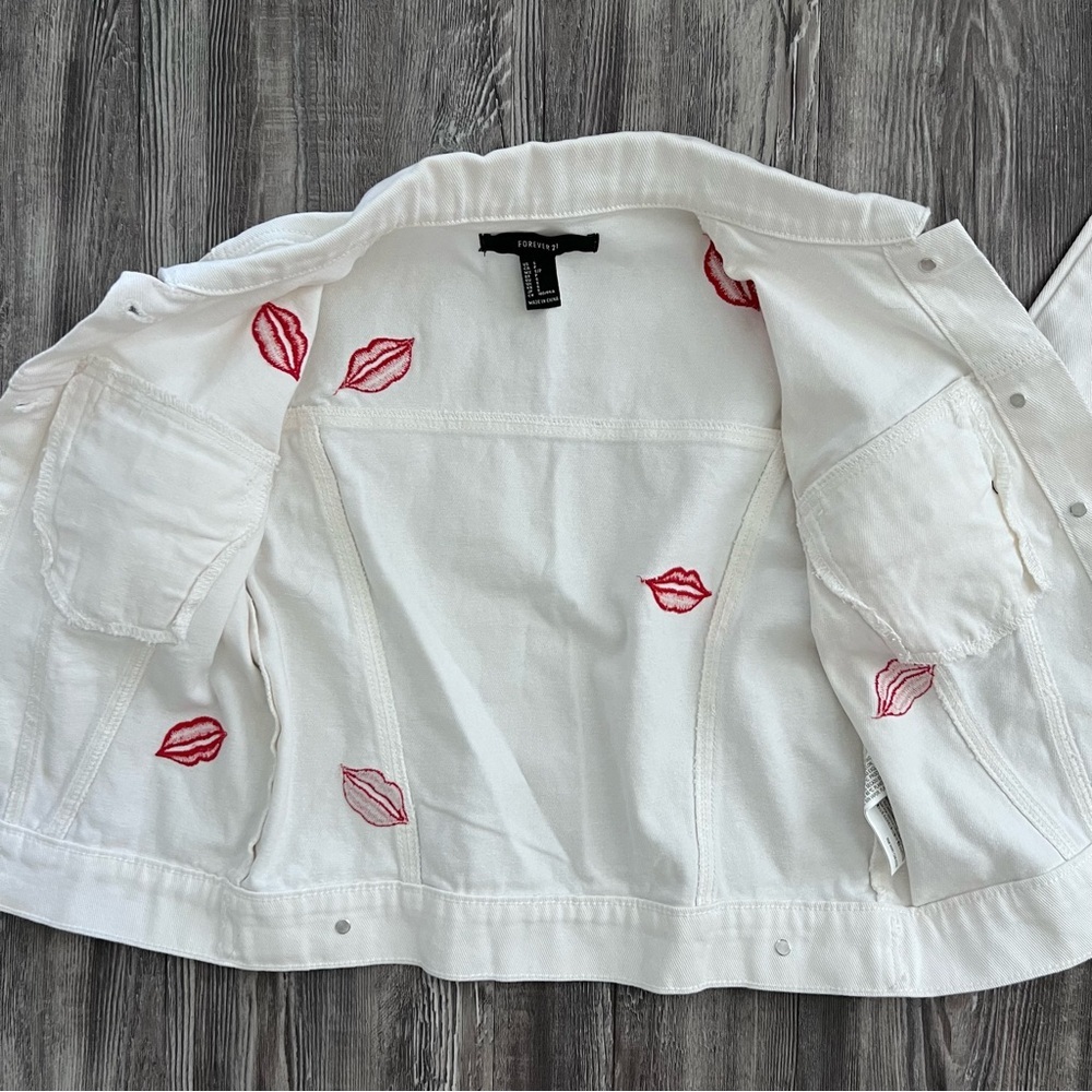 Forever 21 White Denim Jacket with Red Lips Embroidered - Picture 5 of 7